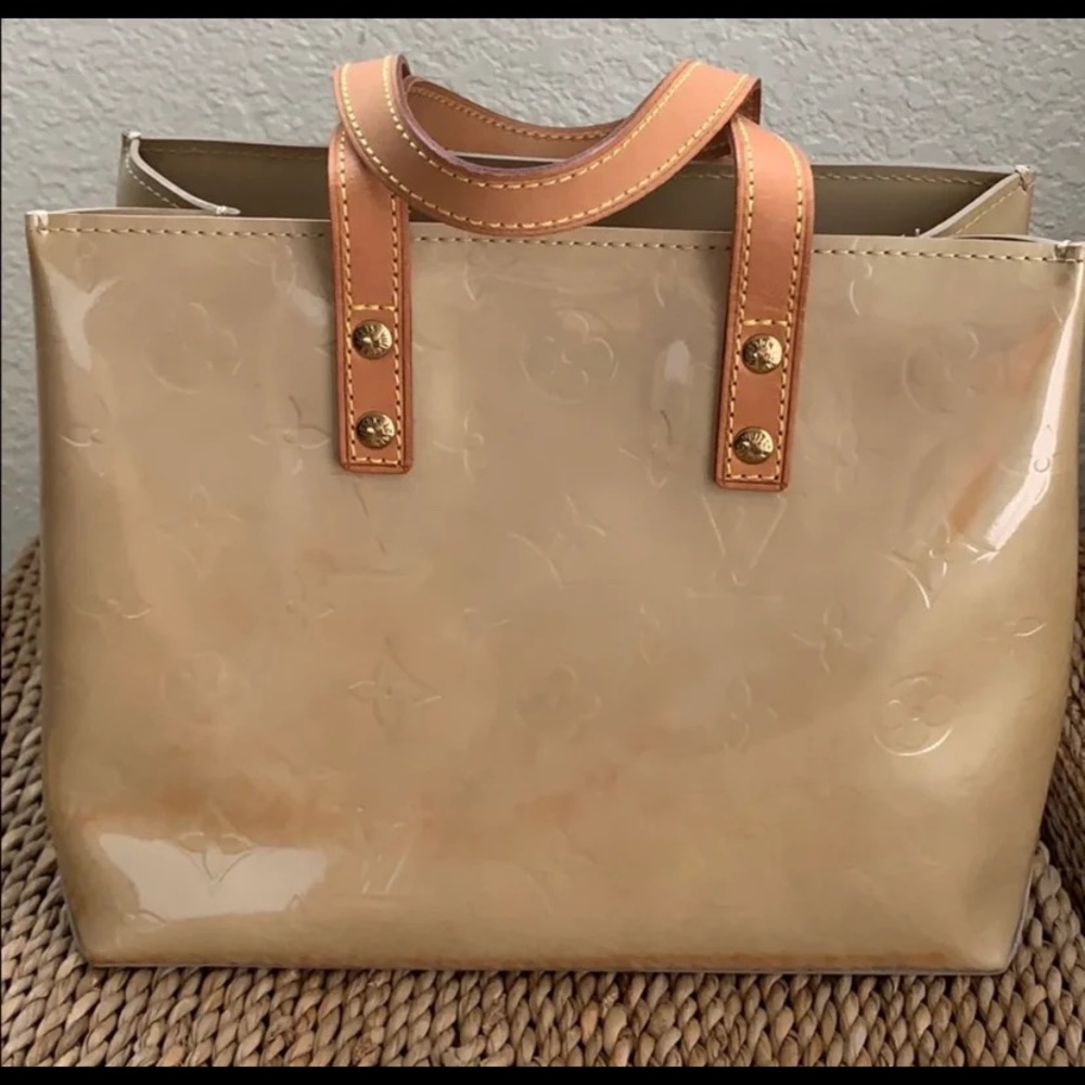 I am selling this barely used Louis Vuitton Bag